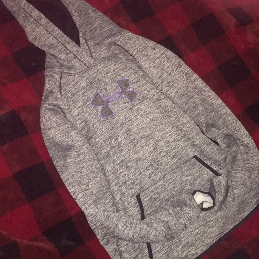 Woman’s small under armour hoodie